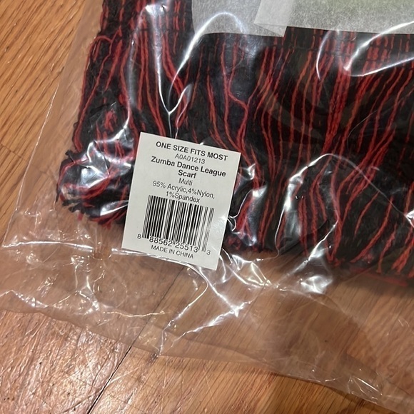 Zumba Dance League Scarf (knit) NWT - Picture 7 of 10